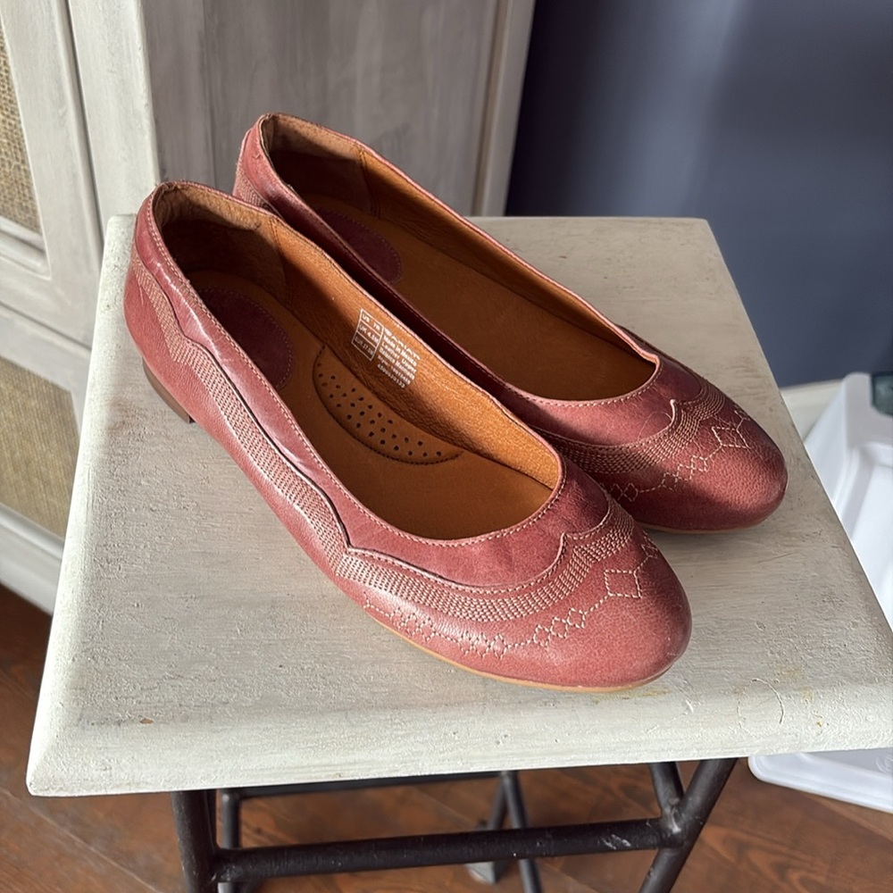 Ariat Women's Flats with Embroidered Detail - Picture 4 of 6